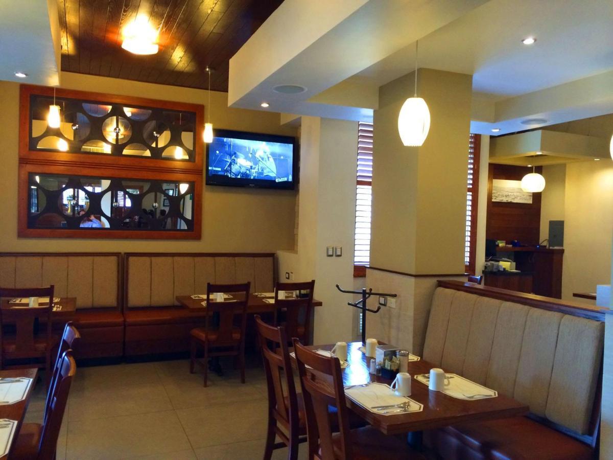 Best Western Cumbres Inn Cd. Cuauhtemoc Bagian luar foto