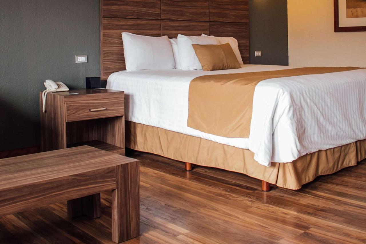 Best Western Cumbres Inn Cd. Cuauhtemoc Bagian luar foto