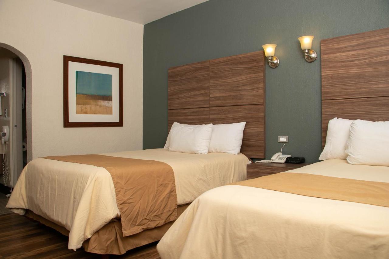 Best Western Cumbres Inn Cd. Cuauhtemoc Bagian luar foto
