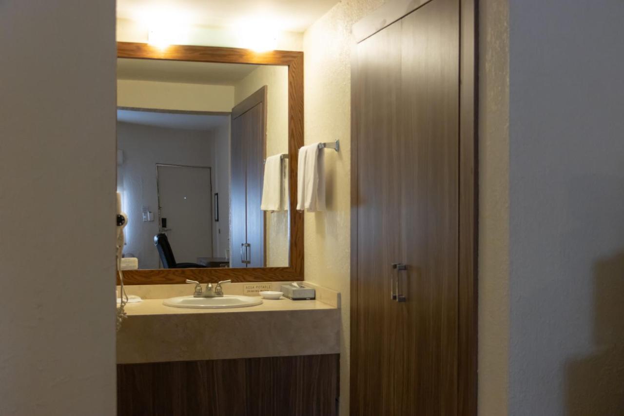Best Western Cumbres Inn Cd. Cuauhtemoc Bagian luar foto
