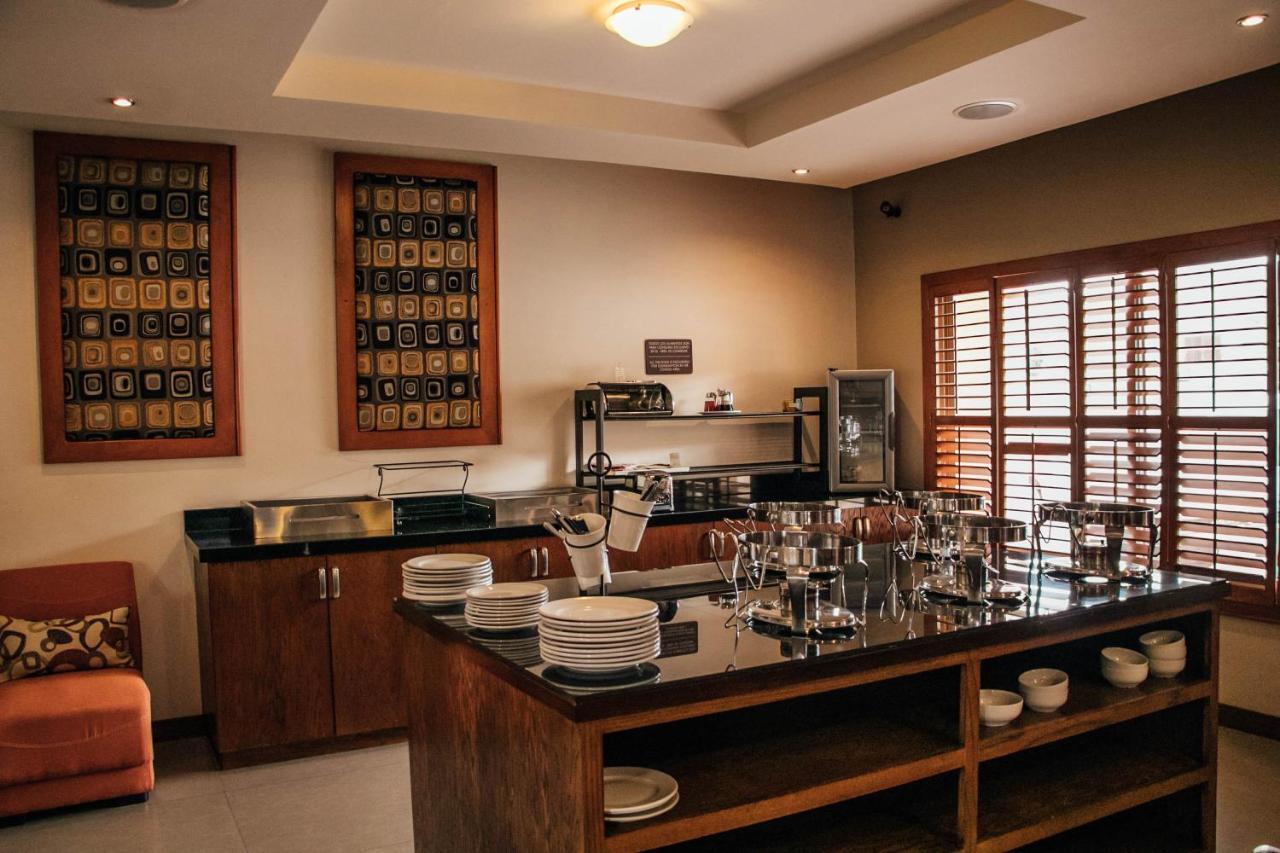 Best Western Cumbres Inn Cd. Cuauhtemoc Bagian luar foto